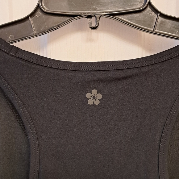 NWT Tuff Athletics Veda Active Tank Black Medium Workout Top with Built In Bra - Picture 8 of 12